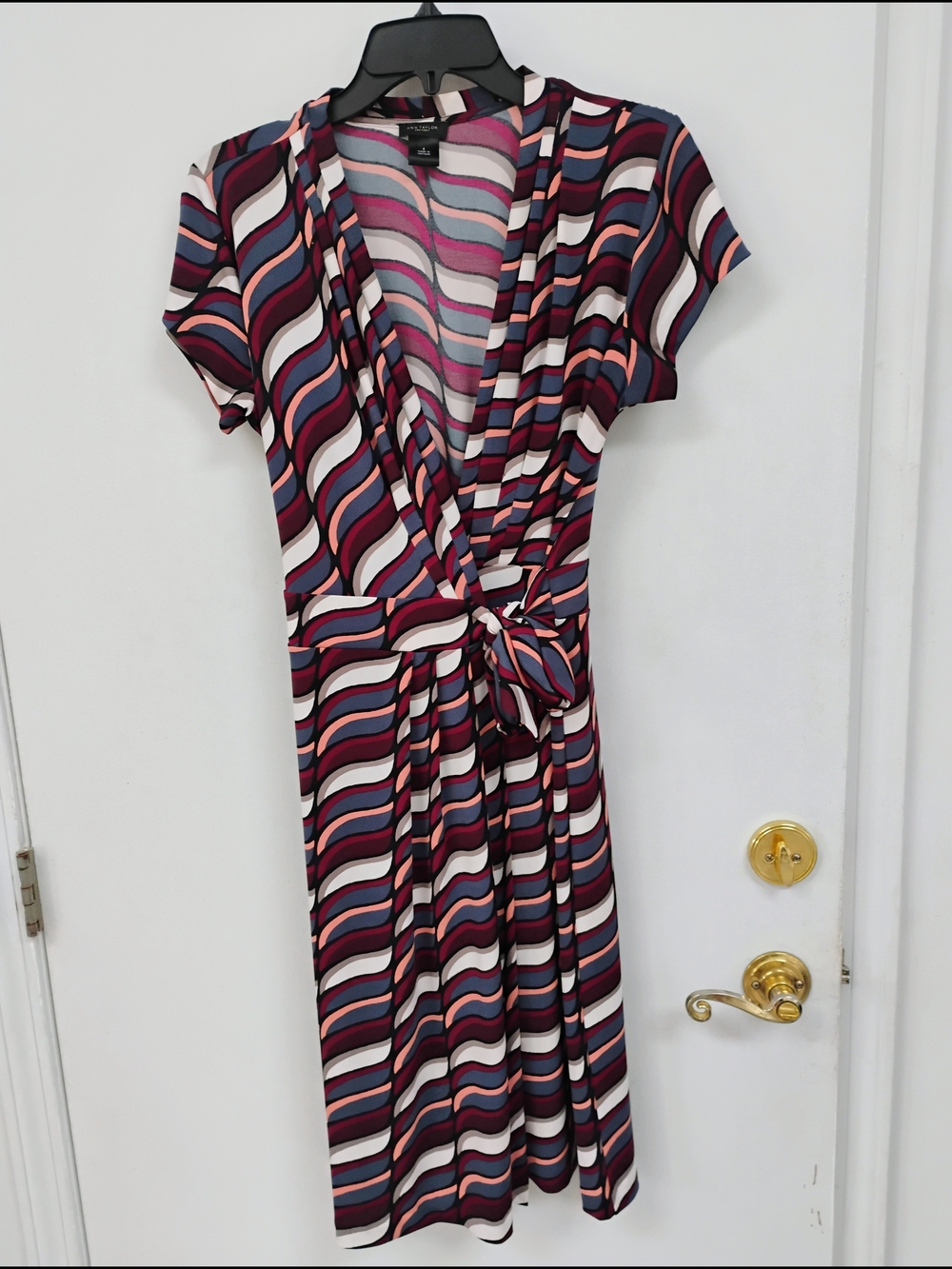 Ann Taylor Factory Size 4 Abstract Wave Wrap Dress